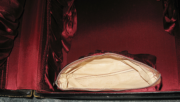 Interior Zippered Pouch Reconditioned View